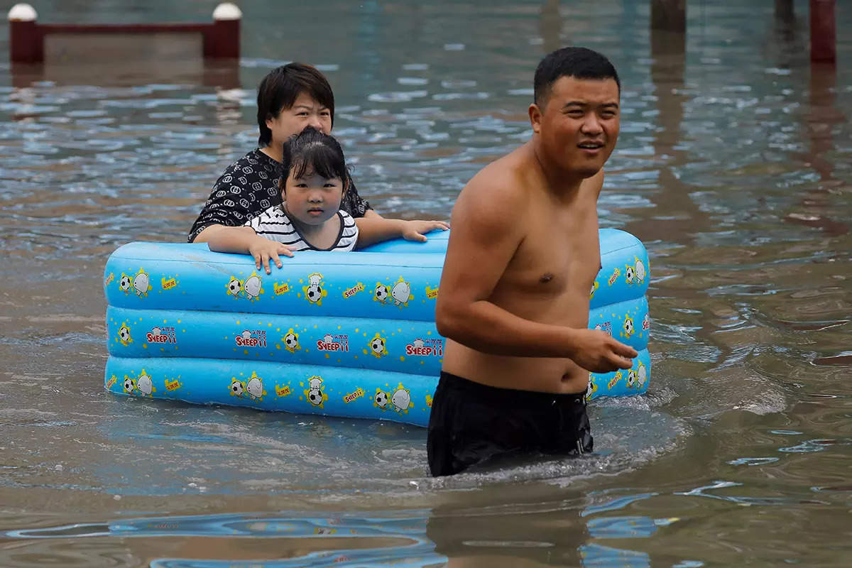 Chinese citizens evaluate losses in the wake of Typhoon Doksuri