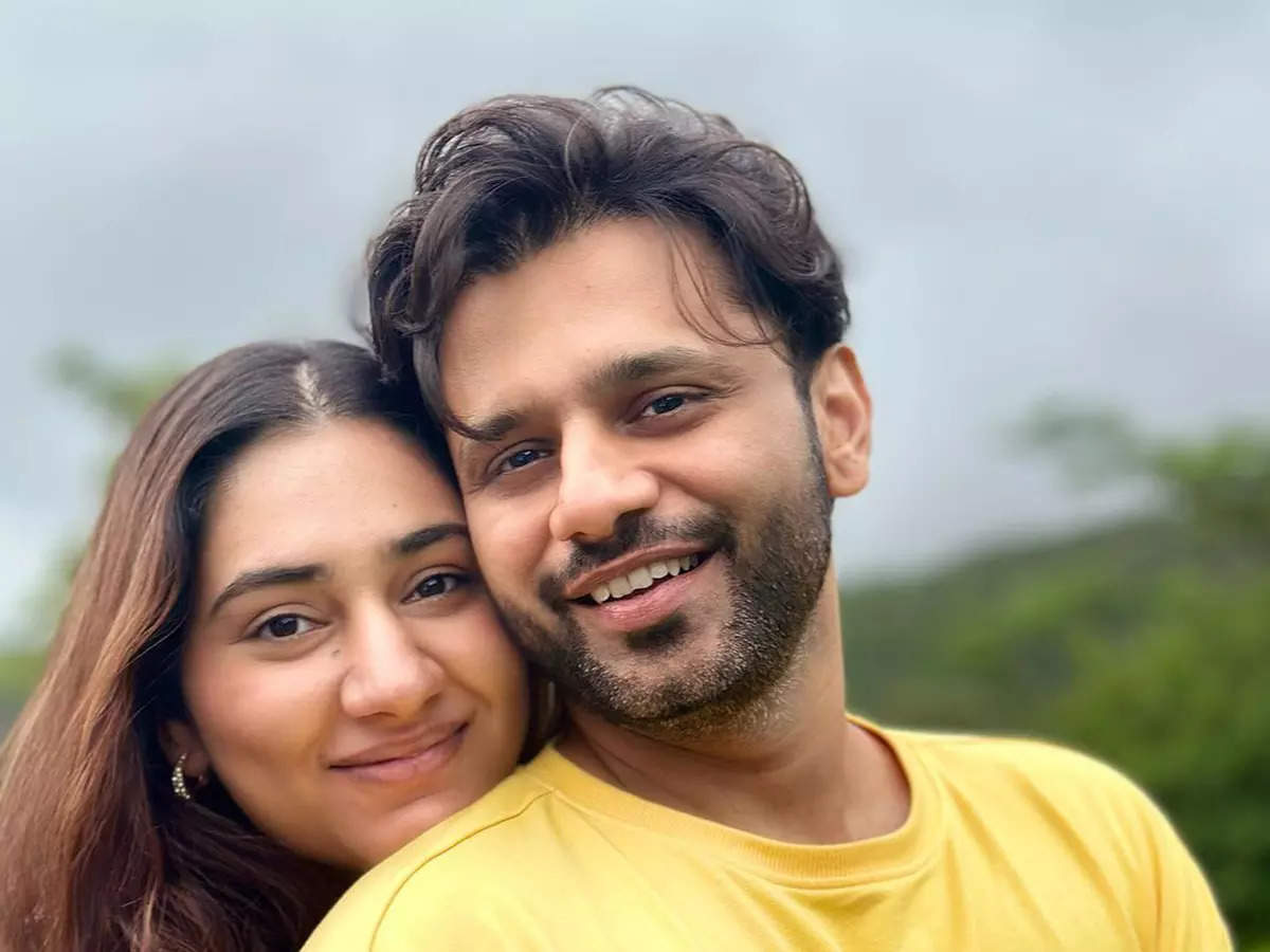 Mom-To-Be Disha Parmar’s love-filled pictures with hubby Rahul Vaidya will melt your heart