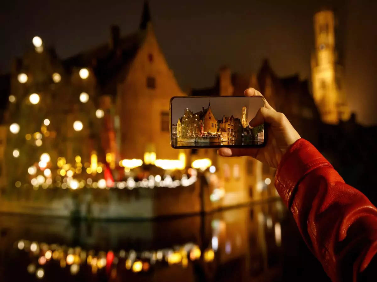 Belgium's Bruges gets crowded with summer tourists, hits ‘red line’