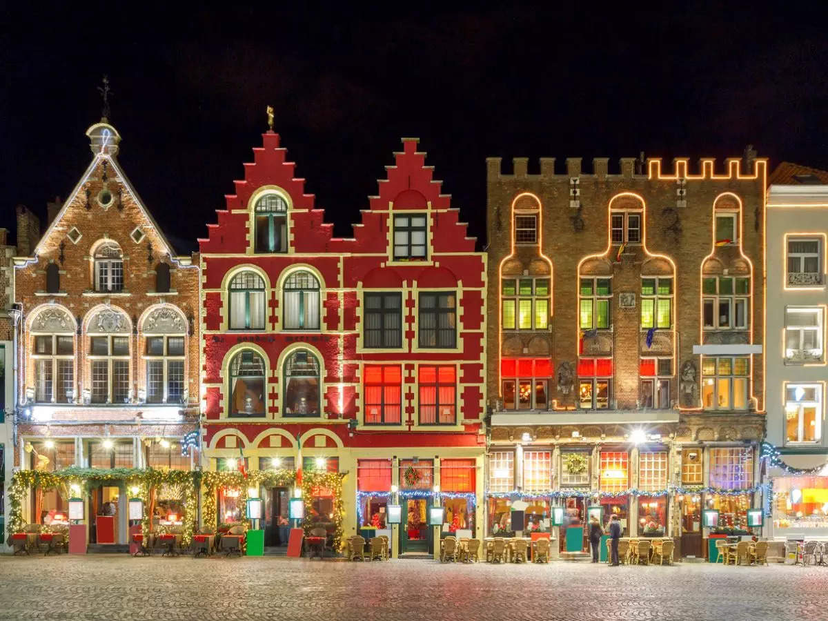 Belgium's Bruges gets crowded with summer tourists, hits ‘red line’