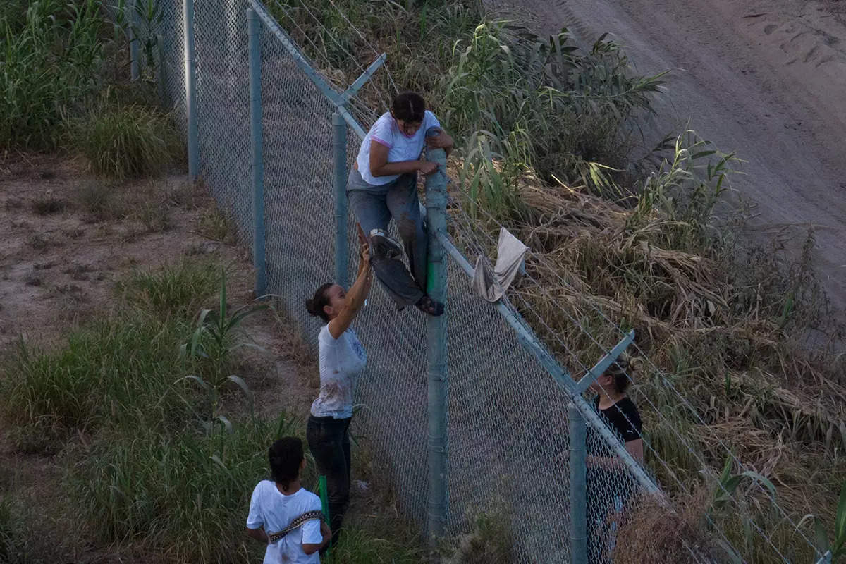 Asylum-seekers traverse Rio Grande into the US