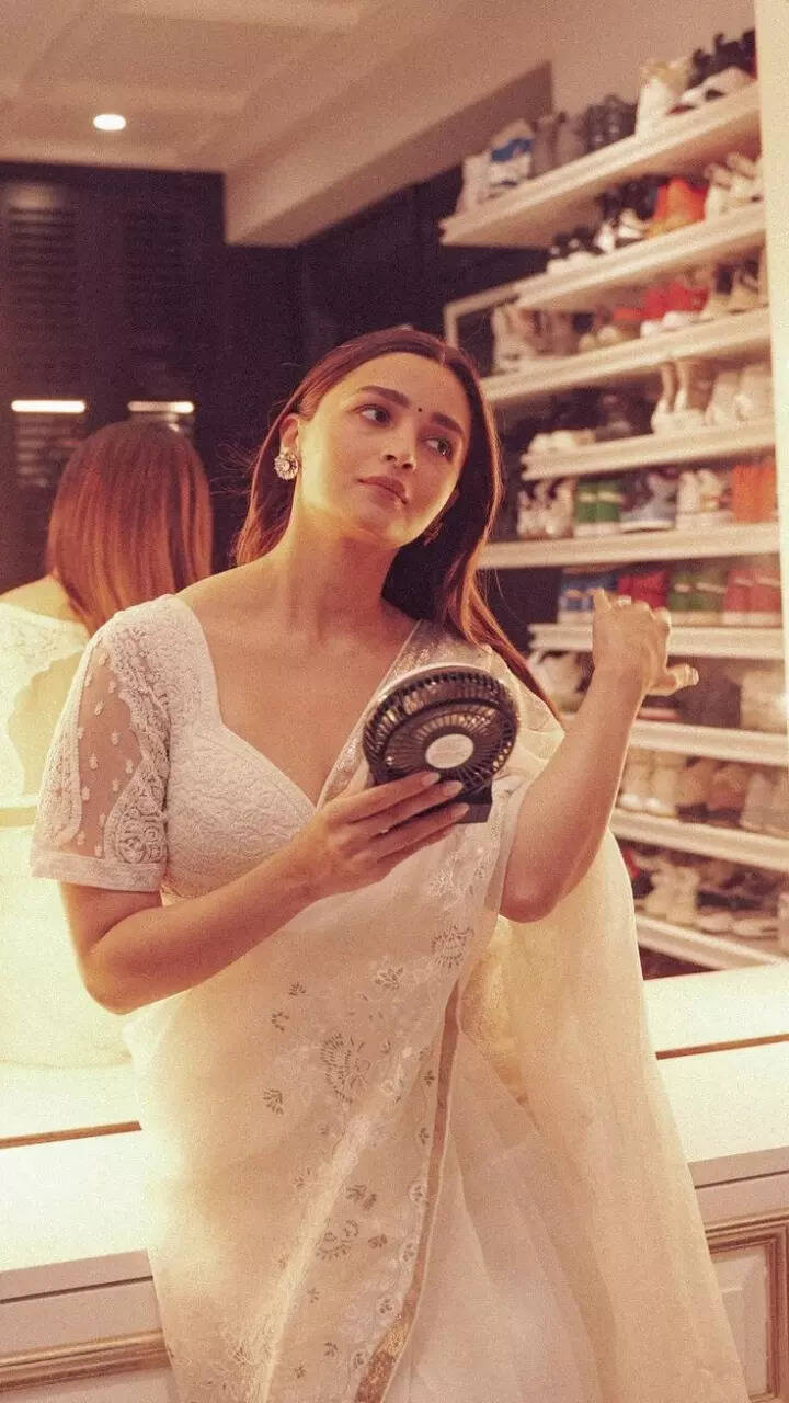 Independence Day 2023: Celebrity-approved tricolour outfits for I-Day 