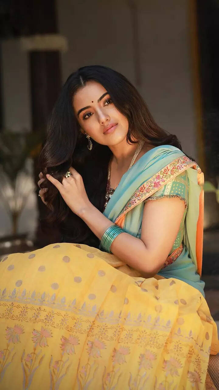 Malvika Sharma&rsquo;s bewitching ethnic looks