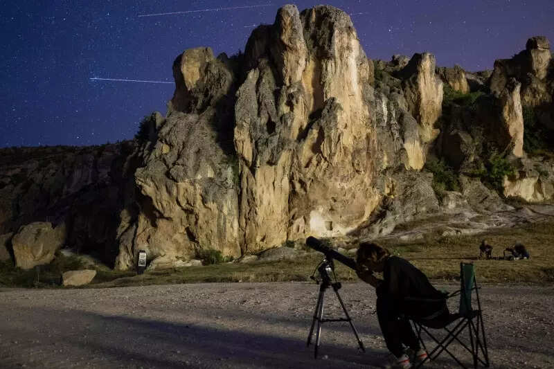 Stargazers Prepare: The Perseids Meteor Shower — A Spectacular Show! - 3vcruip