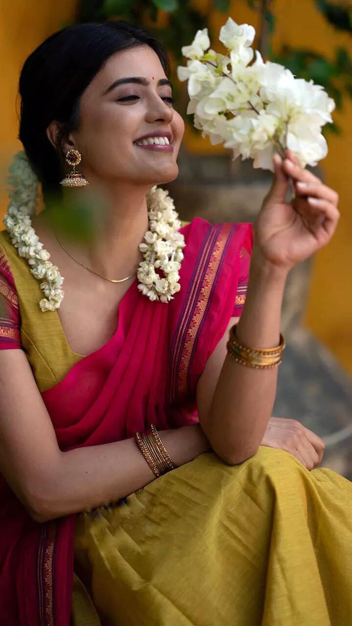 ​​Amritha Thendral's ethnic looks are bookmark-worthy ​​