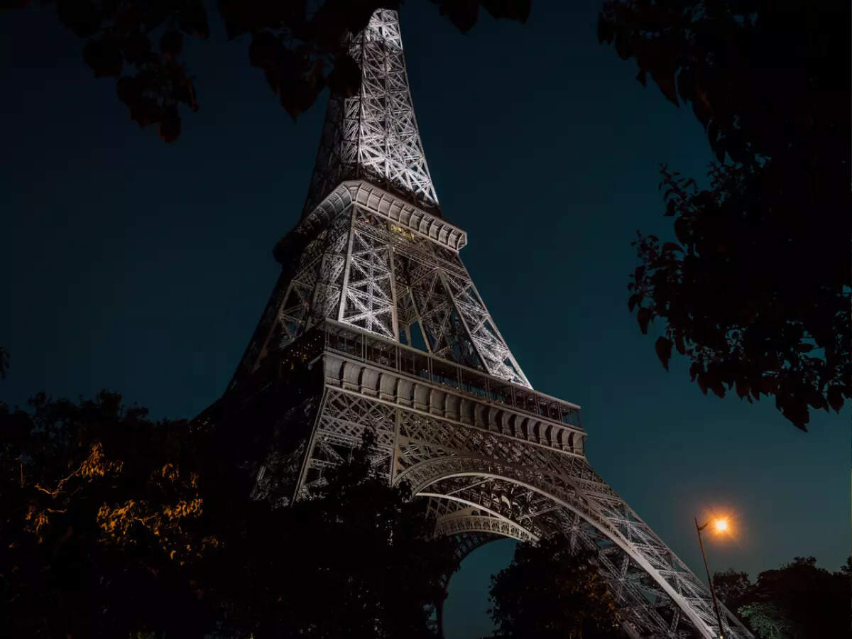 Bizarre travel: Drunk tourists get trapped and end up staying in Eiffel Tower overnight!