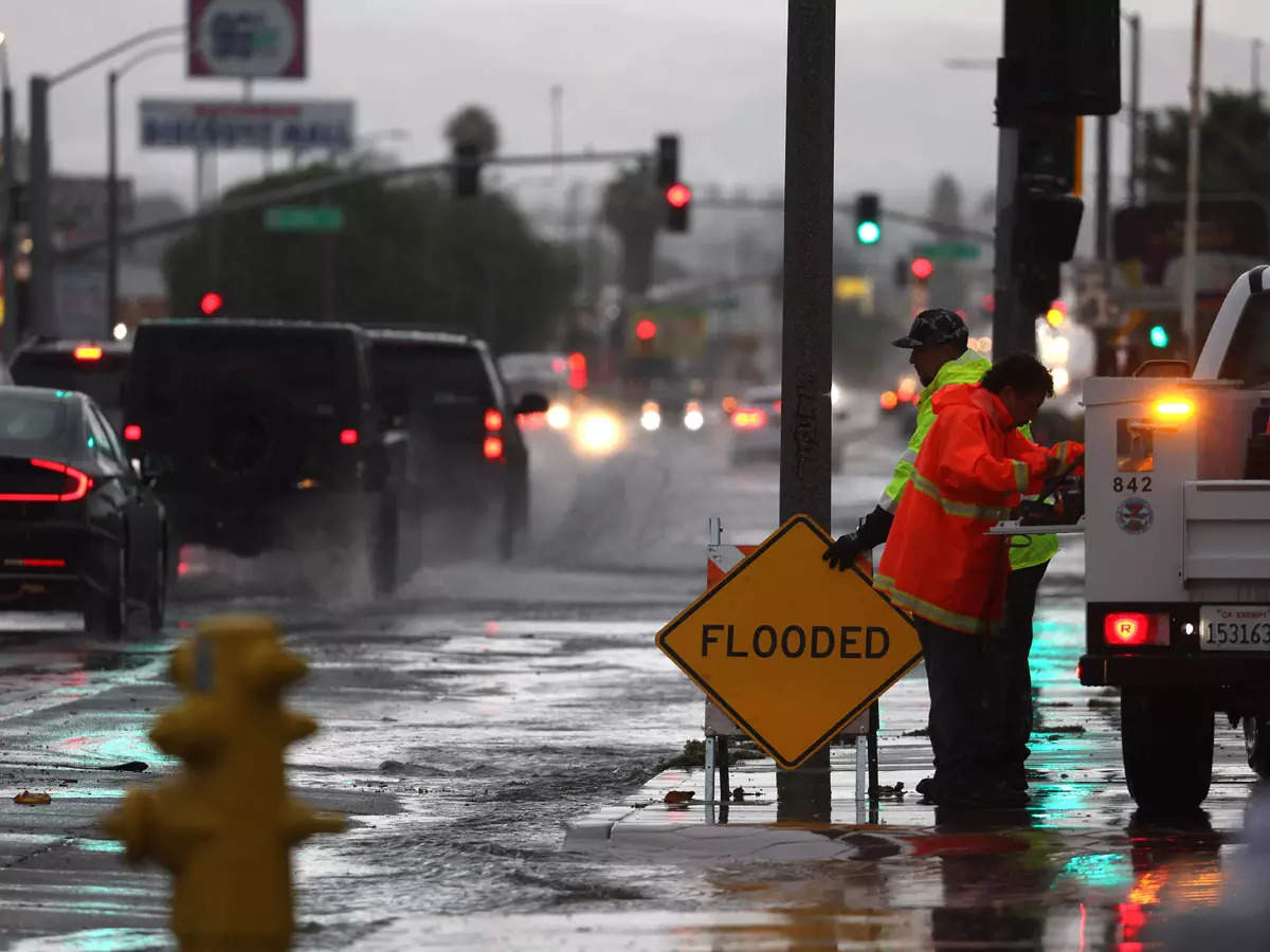 Tropical Storm Hilary Lashes Southern California With Heavy Rain Flooding Warning Sounded 8827
