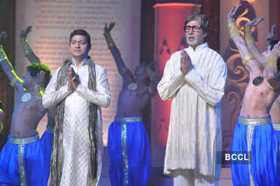 Big B launches 'Hanuman Chalisa' album