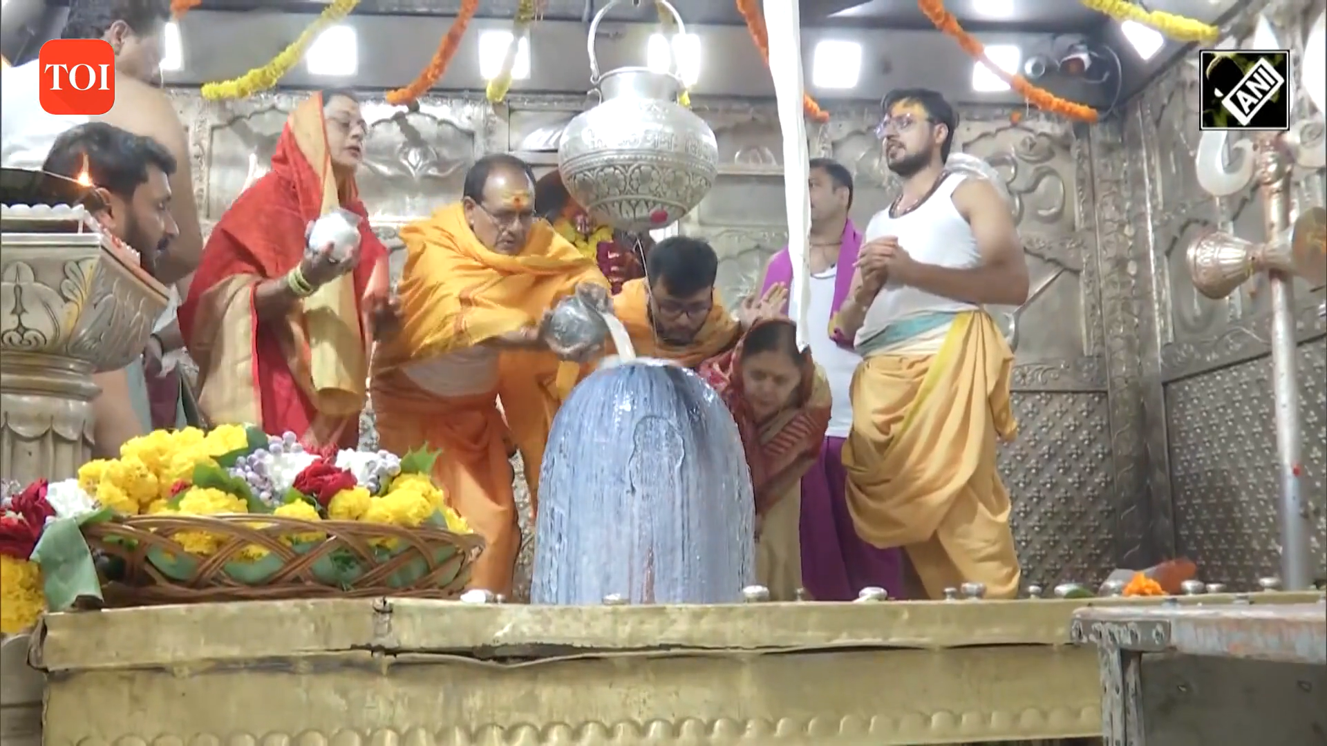 MP CM Shivraj Chouhan offers prayers at Mahakaleshwar Temple in Ujjain