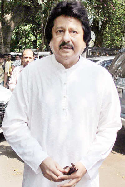 Celebs at Jagjit Singh's funeral