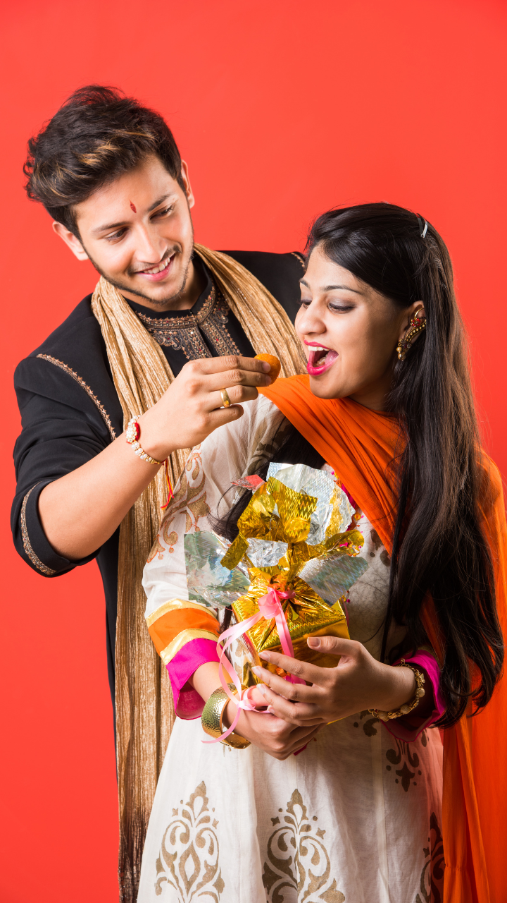 How does a healthy brother-sister relationship look like? Is yours one? |  Times of India