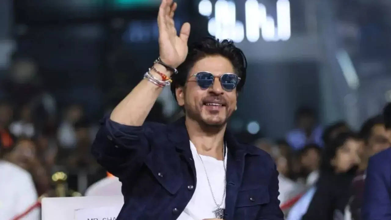 SRK speaks Tamil, compliments Vijay Sethupathi, Anirudh. Watch
