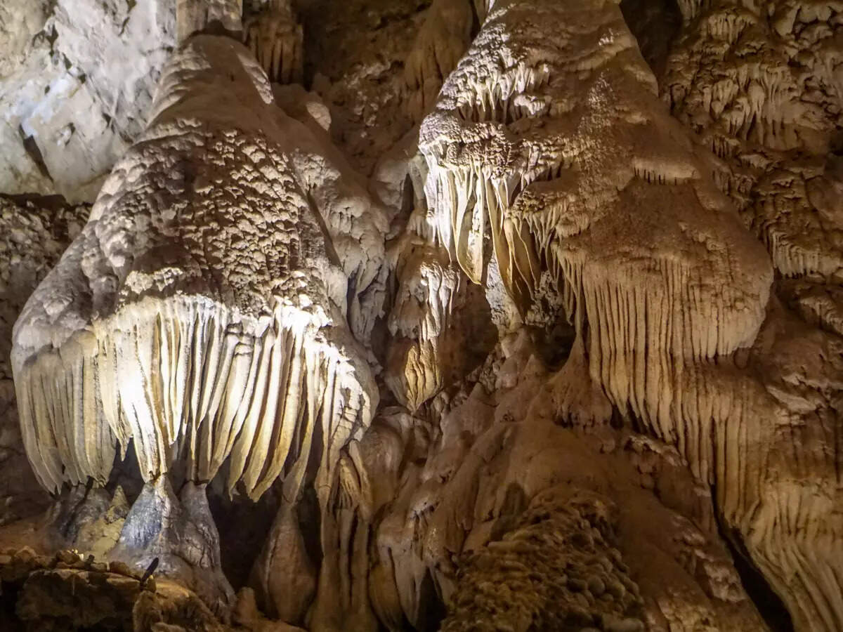 What’s inside the Sarawak Chamber, world's largest cave chamber ...