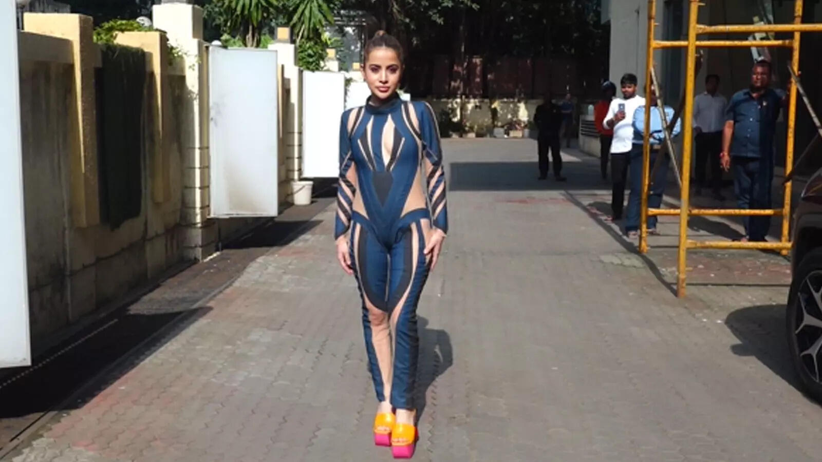 urfi javed: Urfi Javed spotted in Andheri; grabs attention with her ...