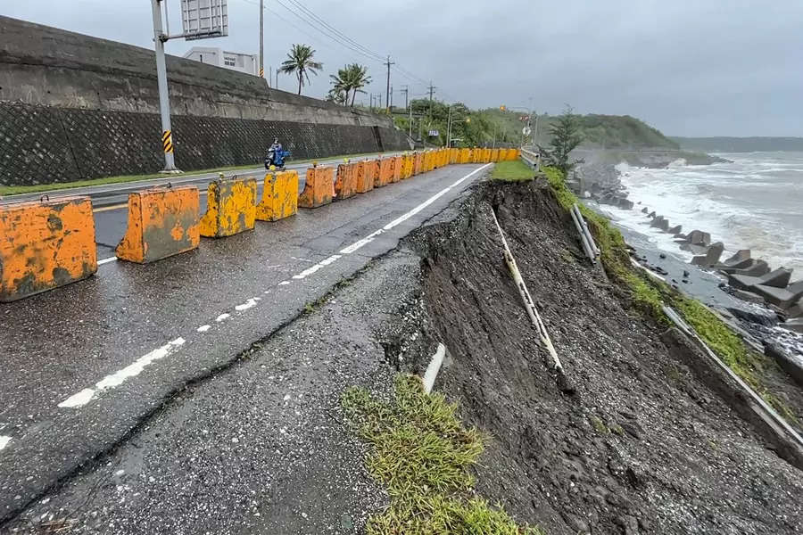 Typhoon Haikui unleashes heavy rainfall and strong winds in Taiwan