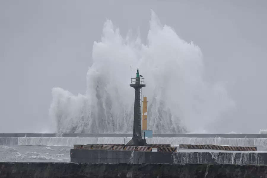 Typhoon Haikui unleashes heavy rainfall and strong winds in Taiwan