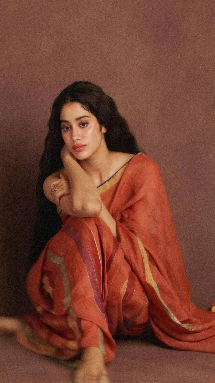 Janhvi Kapoor is a traditional vintage dream in linen saree