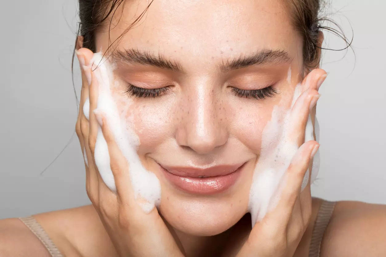 Face Cleaning Tips How To Cleanse Your Face Every Night Times Of India