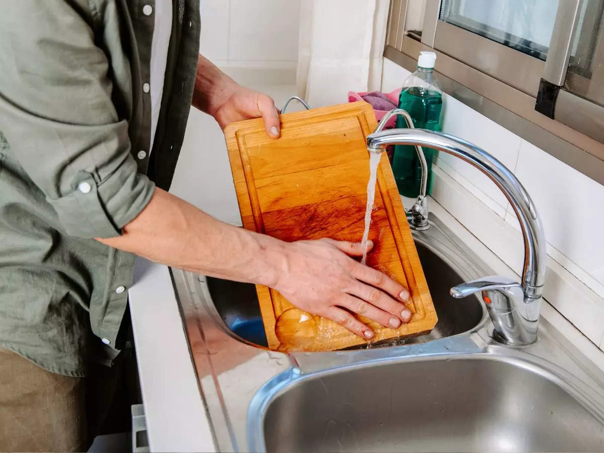 How to Clean and Disinfect a Cutting Board