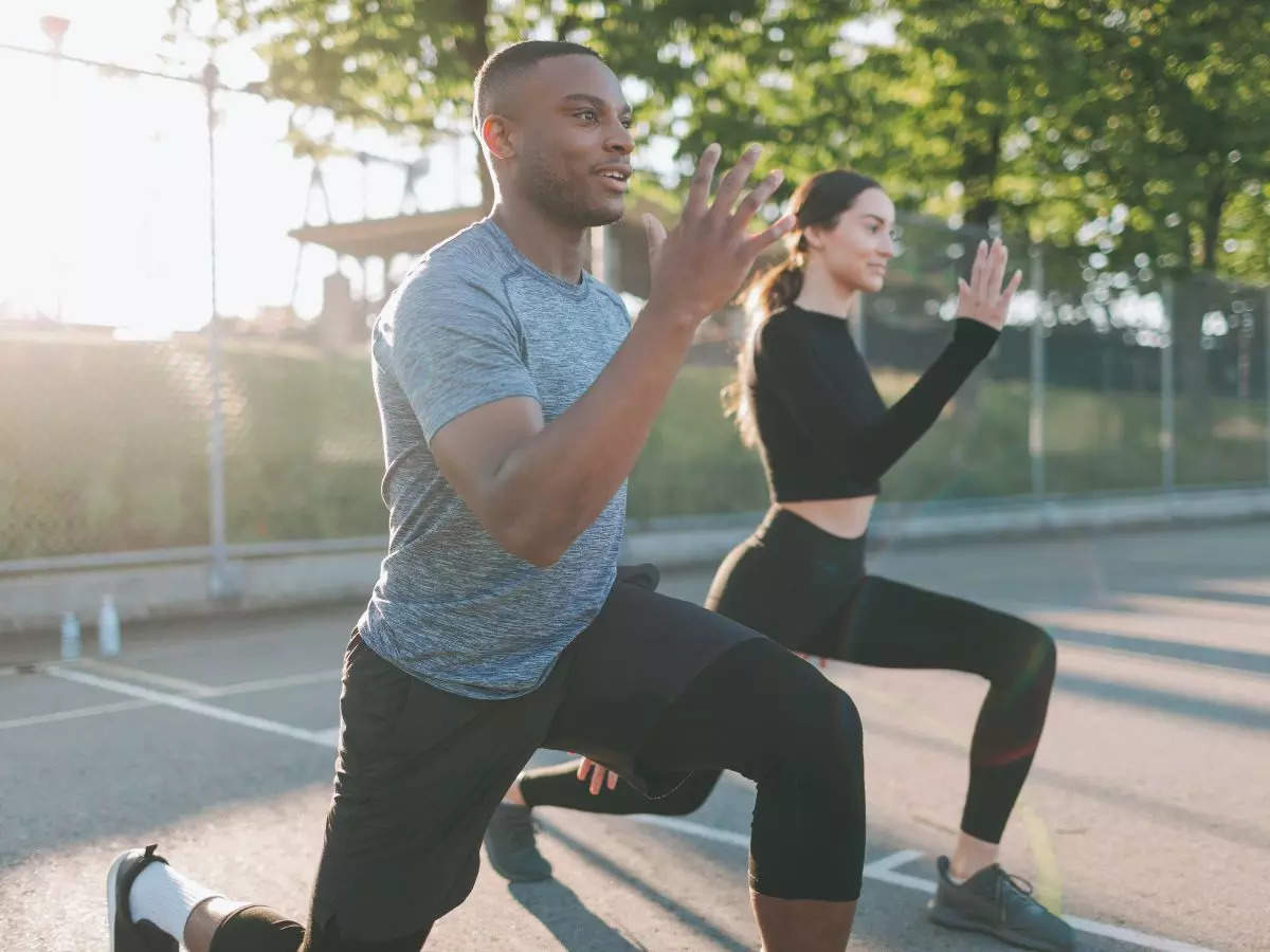 18 Pros, Cons, and Tips for Working Out With a Partner