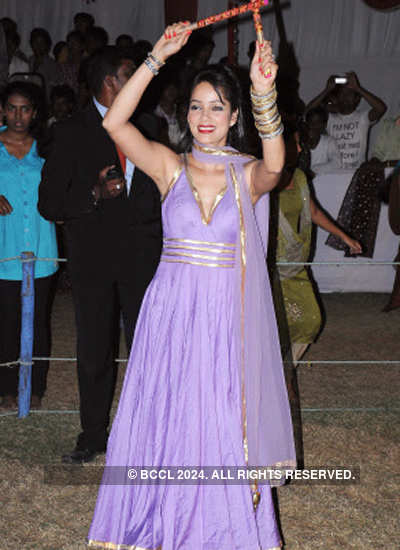 Stars & their 'Dandiya' moves!