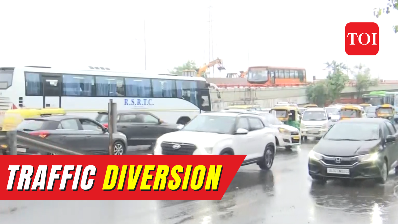 G20 Summit Traffic congestion at Sarai Kale Khan due to route diversion