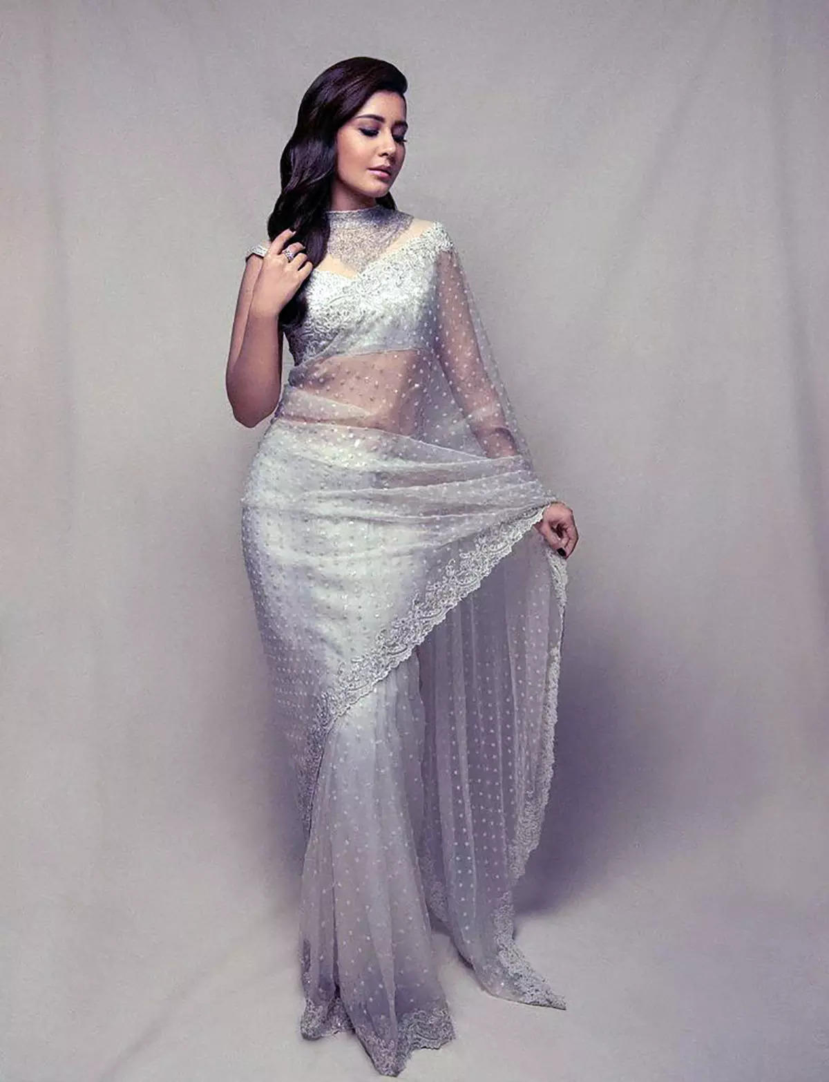 ​Raashi Khanna radiates doll-like beauty in traditional attire​