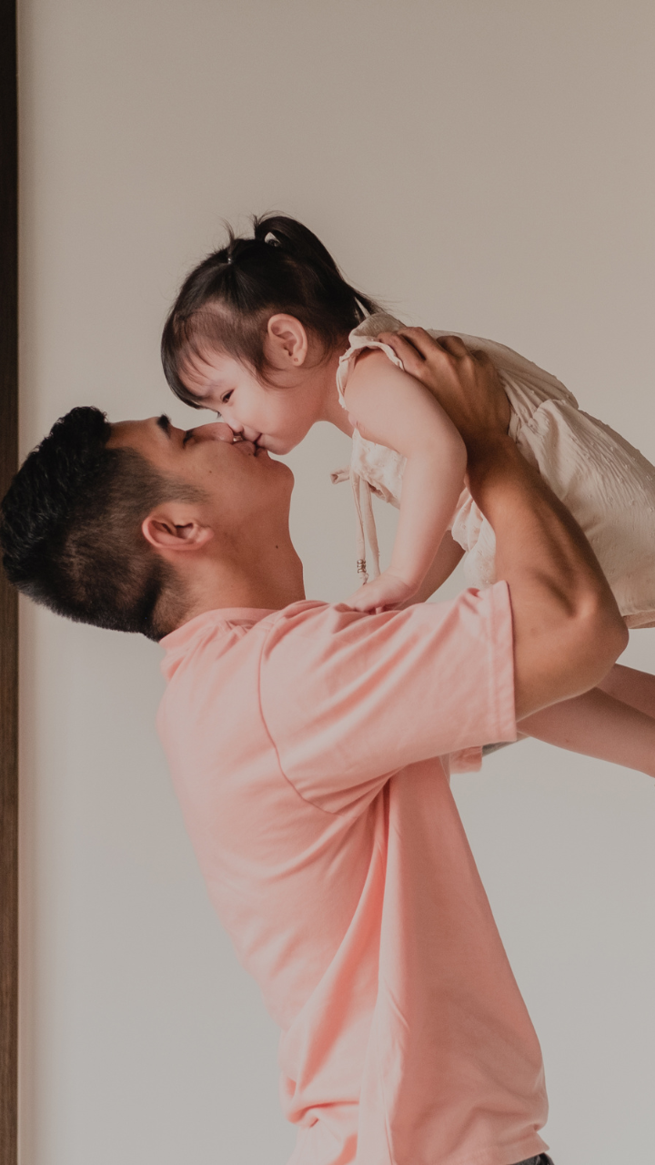 Fathers who do these 8 things can raise confident daughters | Times of India