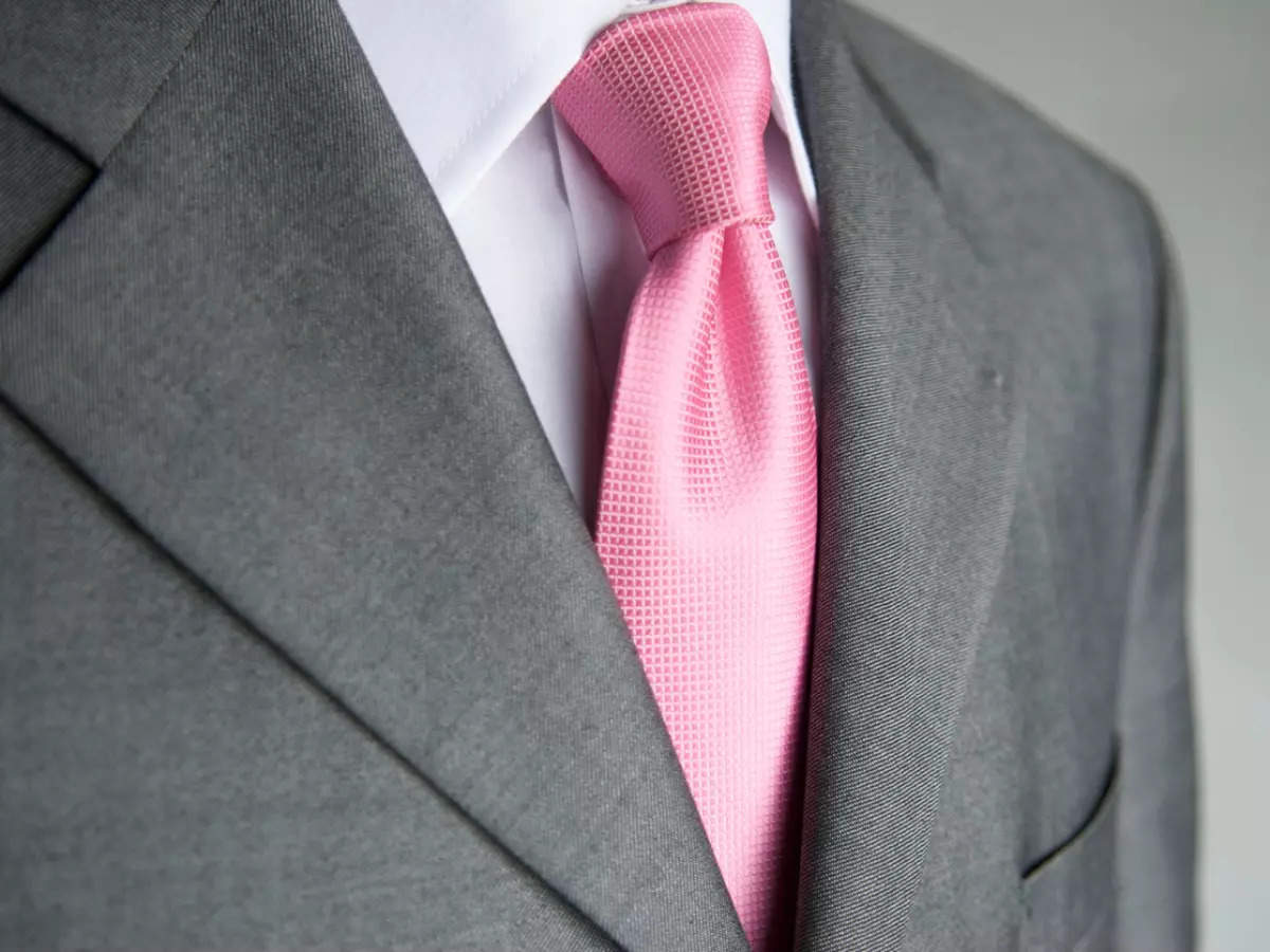 Ярко розовый галстук
