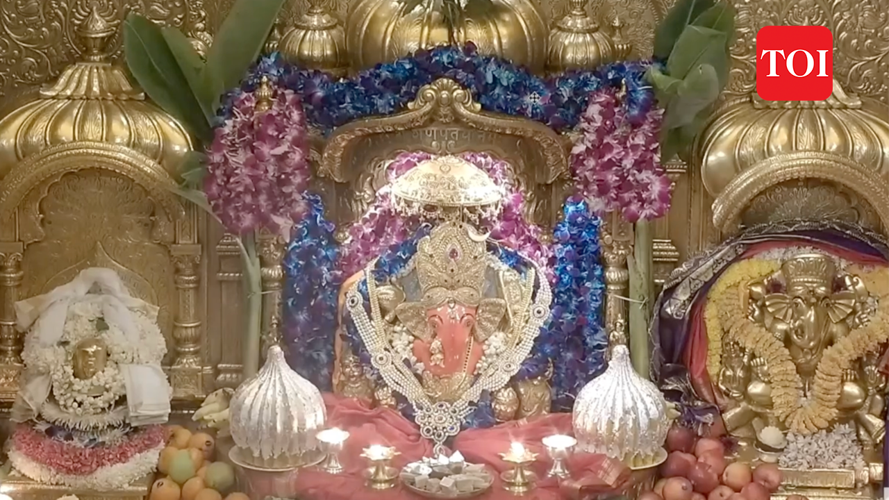 Darshan At Shree Siddhivinayak Temple 19 Sep 2023 7601