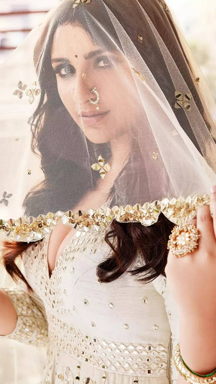 10 most stunning bridal avatars of Parineeti Chopra
