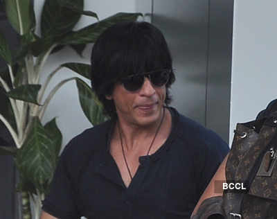 SRK clicked at domestic airport