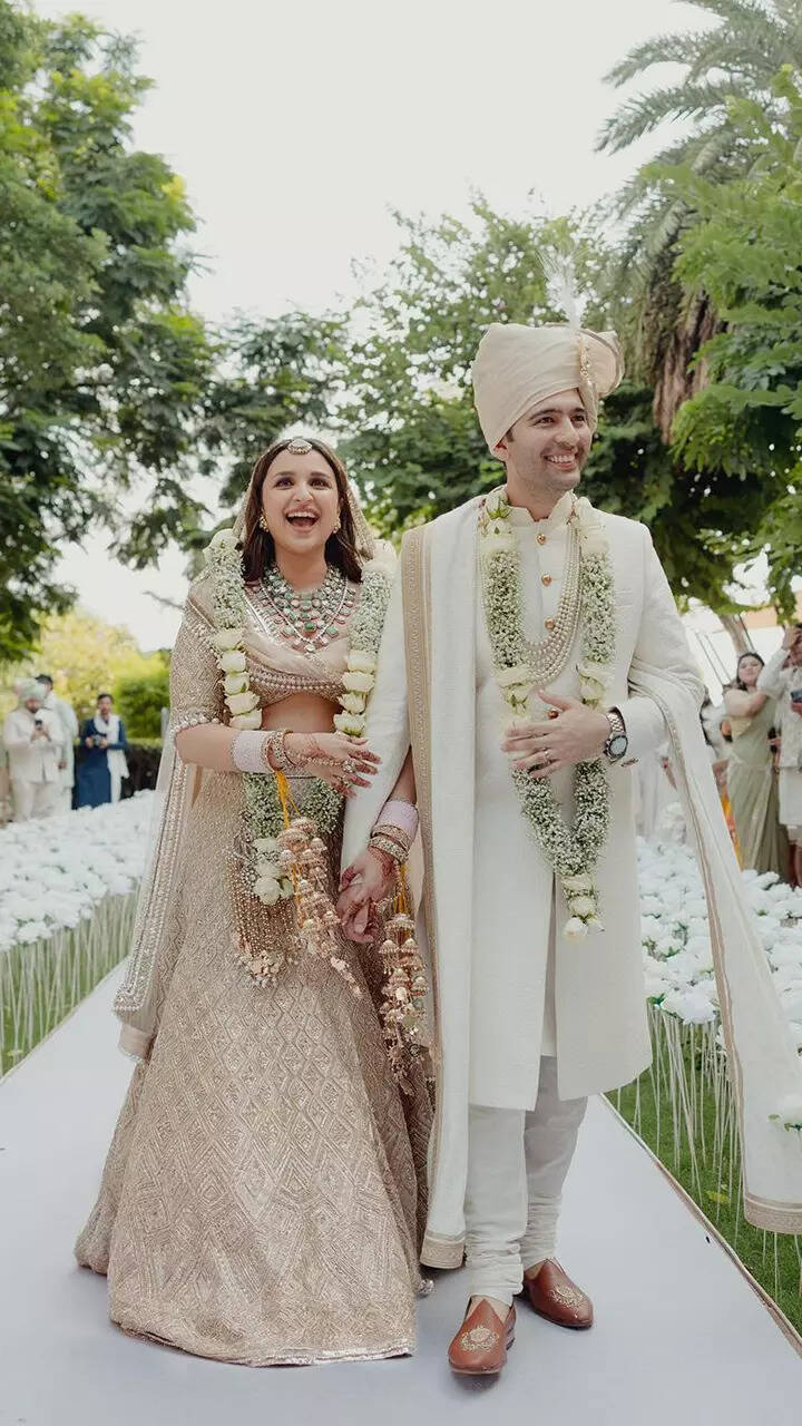 Parineeti-Raghav&rsquo;s wedding outfits are a blend of elegance and tradition