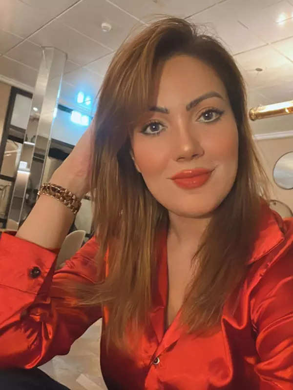 문문 두타(Munmun Dutta)가 TMKOC 촬영장에서 자신의 생일 축하 모습을 공유합니다.<BR>