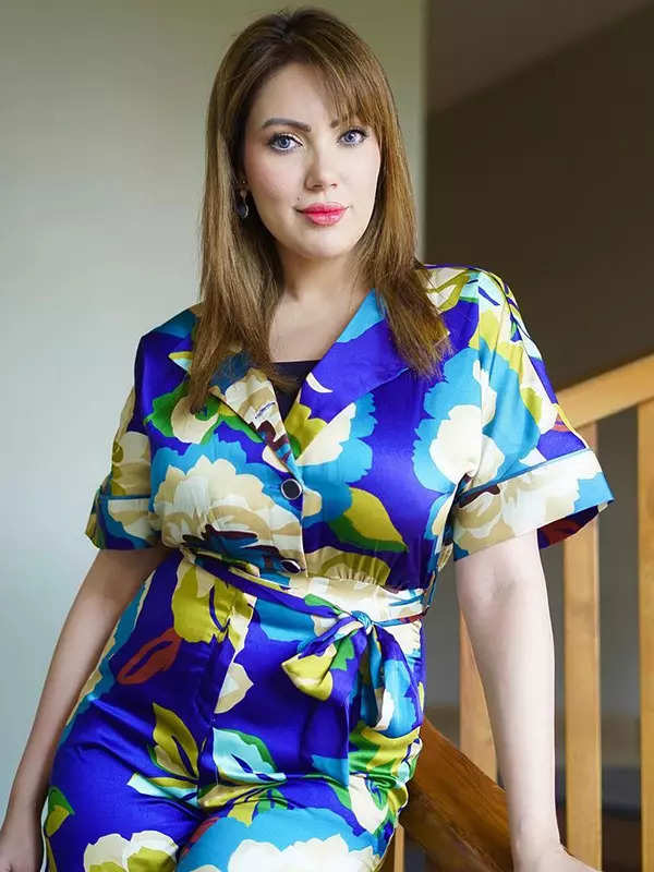 문문 두타(Munmun Dutta)가 TMKOC 촬영장에서 자신의 생일 축하 모습을 공유합니다.<BR>