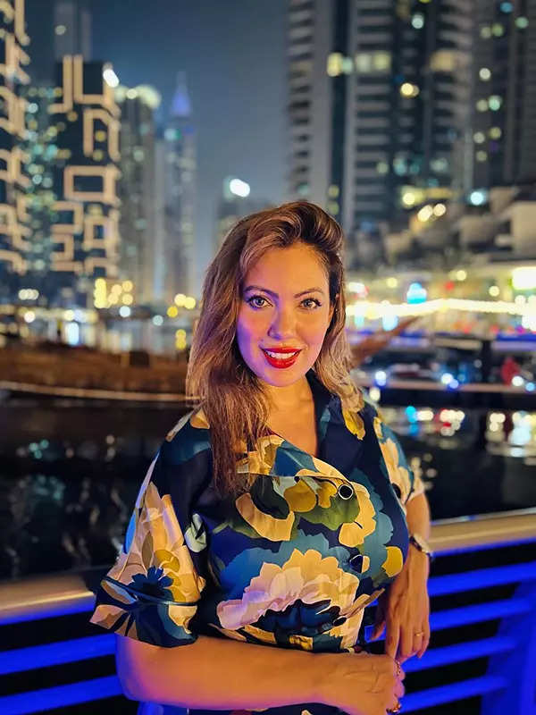 문문 두타(Munmun Dutta)가 TMKOC 촬영장에서 자신의 생일 축하 모습을 공유합니다.<BR>