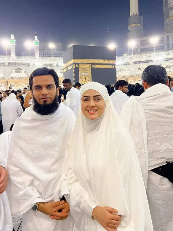 Sana Khan and Anas Saiyad embark on a spiritual journey to Mecca with their newborn son
