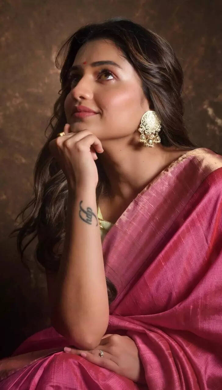 10 Best Saree Looks of Hruta Durgule | Times of India
