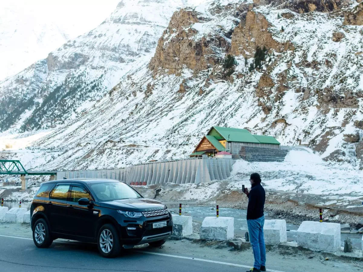 Manali-Leh highway in Himachal closed after heavy snowfall