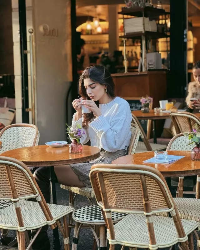 Khushi Kapoor's Paris photo dump is all about fall fashion, pictures send the internet into a meltdown