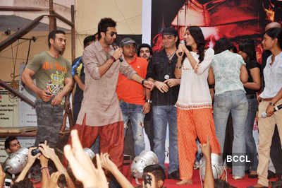 Ranbir, Nargis @ MMK college