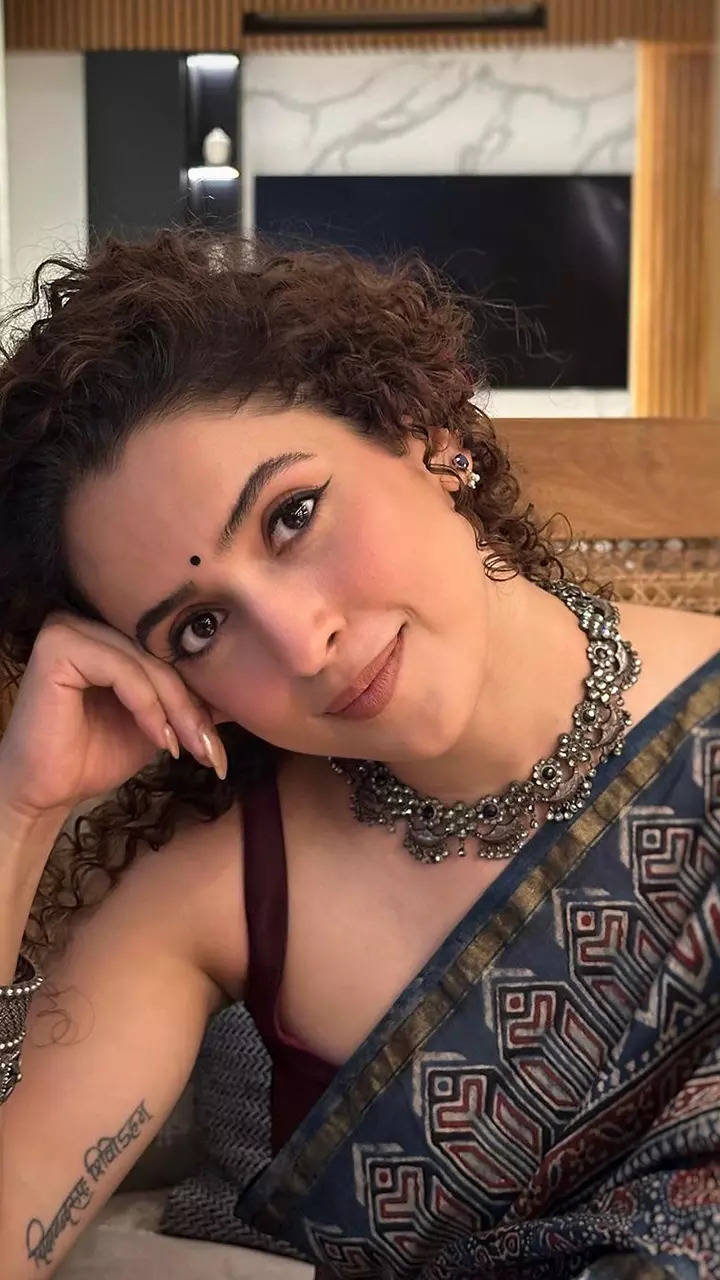 Sanya Malhotra's cotton saree look is creating a dreamy aura