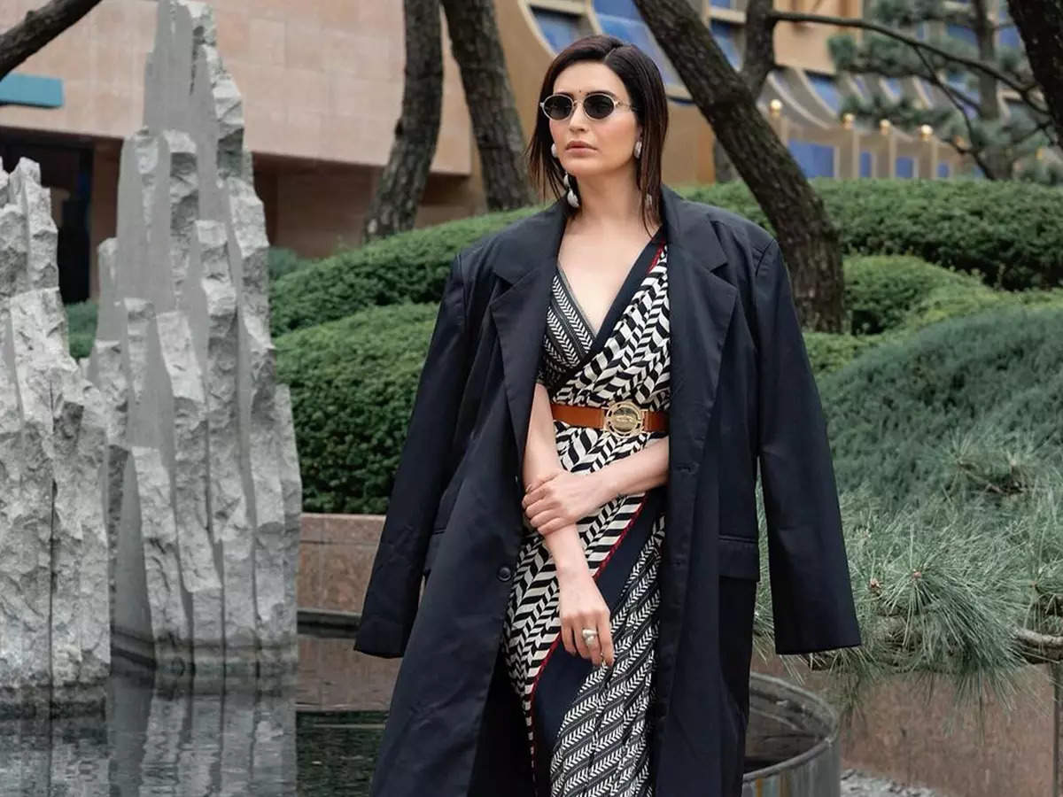 Karishma Tanna nails the stunning combination of monochrome, boots and blazer, see pictures