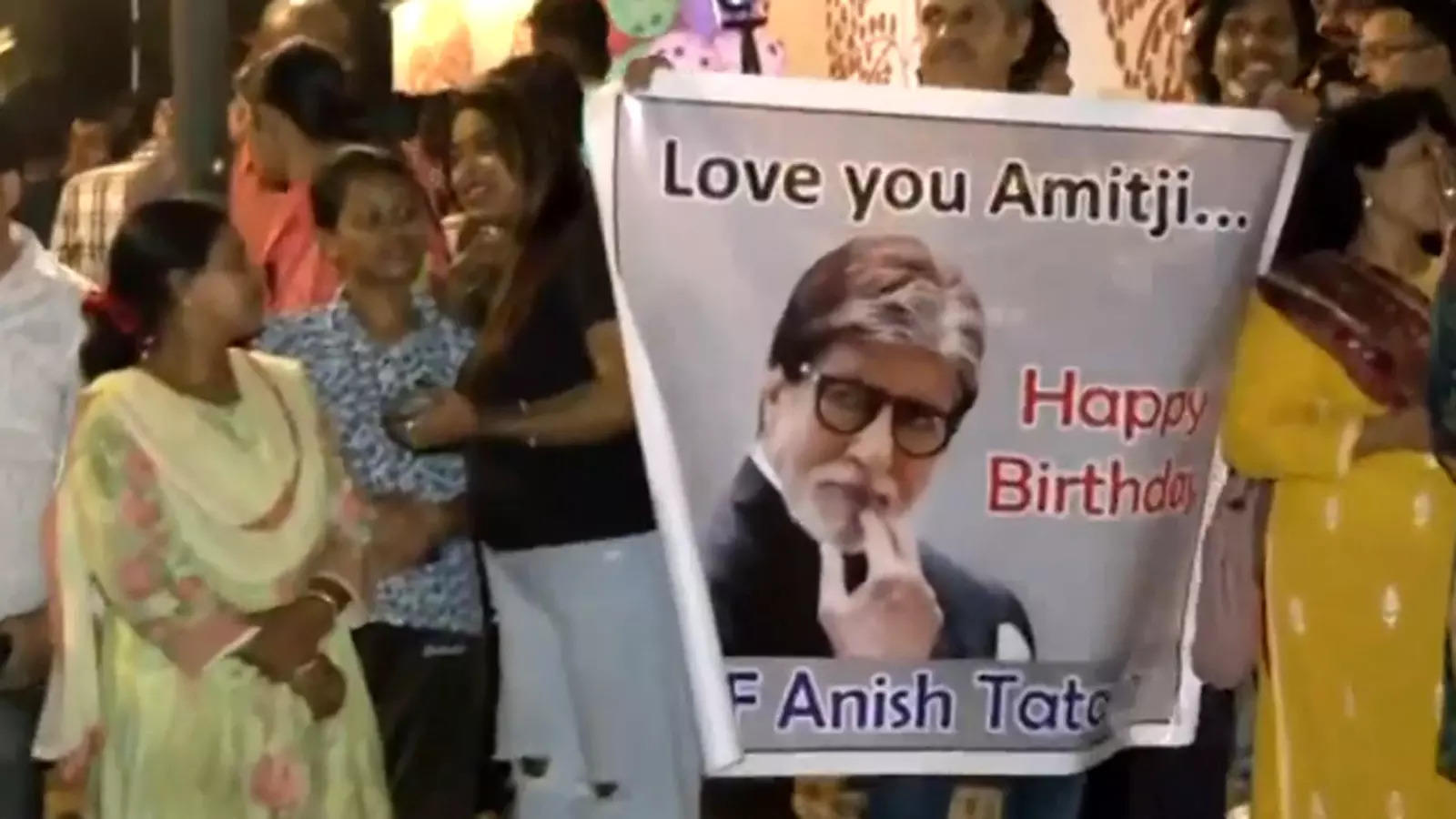 Sea Of Fans Gather Outside ‘Jalsa’ To Wish Amitabh Bachchan On His 81st ...