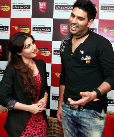 Soha, Yuvraj at Classmate press meet