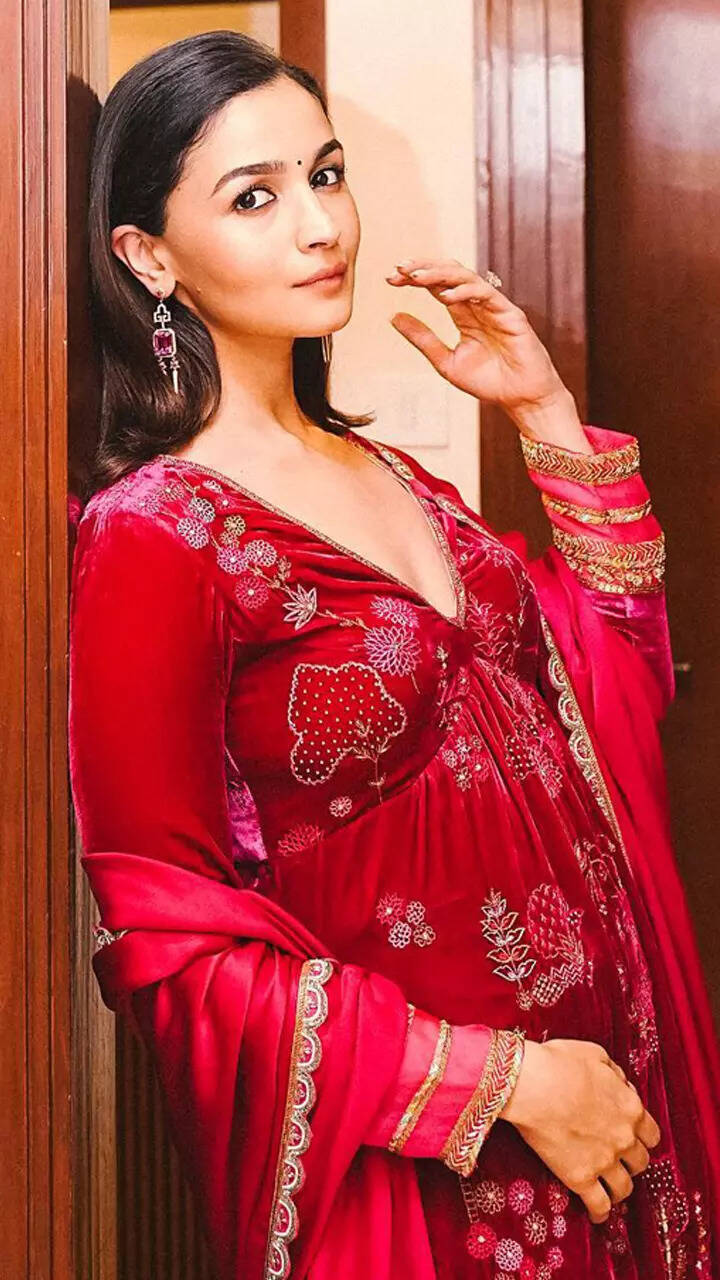 Kalank Salwar Suit Alia Bhatt Dresses Style Alia Cut Kurti: Style Tips To Ace The Casual Kalank Salwar Suit Alia Bhatt Dresses Style Alia Cut Kurti: Style Tips To Ace The Casual