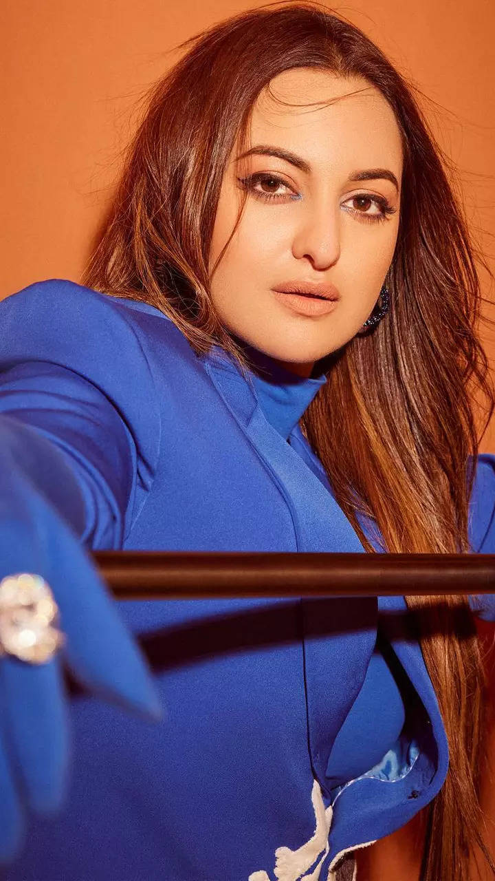 Sonakshi Sinha redefines fashion in a unique blue pantsuit | Times of India