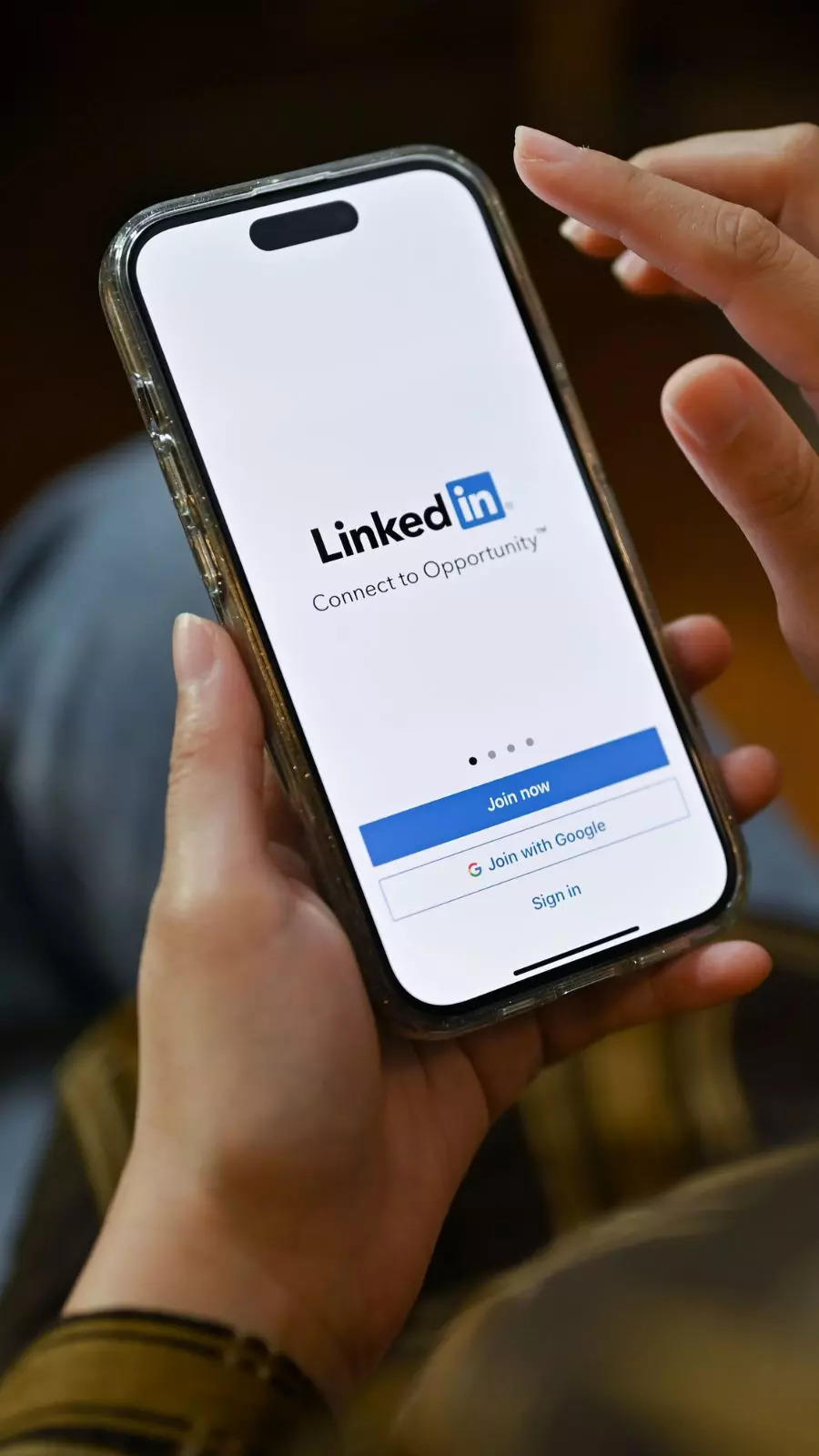 10 Tips to Take Professional LinkedIn Profile Pictures