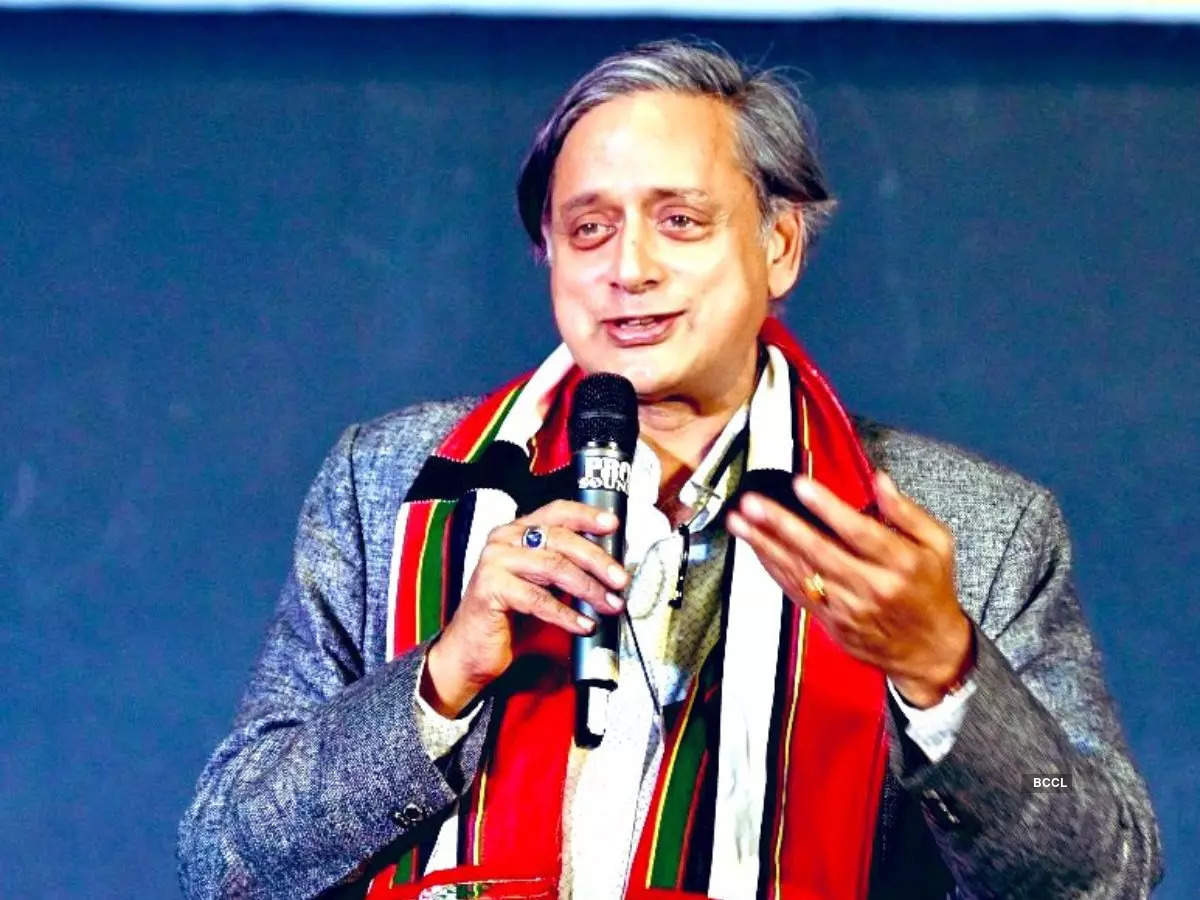 5 times Shashi Tharoor revealed an interesting aspect of his persona on  stage