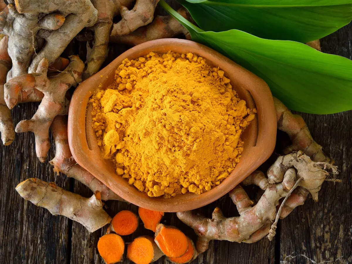 Detoxify your skin with lemon and turmeric
